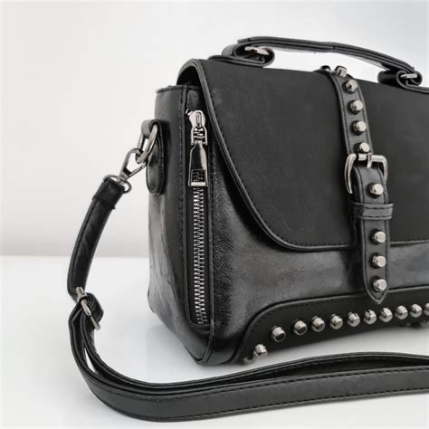 sac à main bandoulière cuir ou imitation cuir